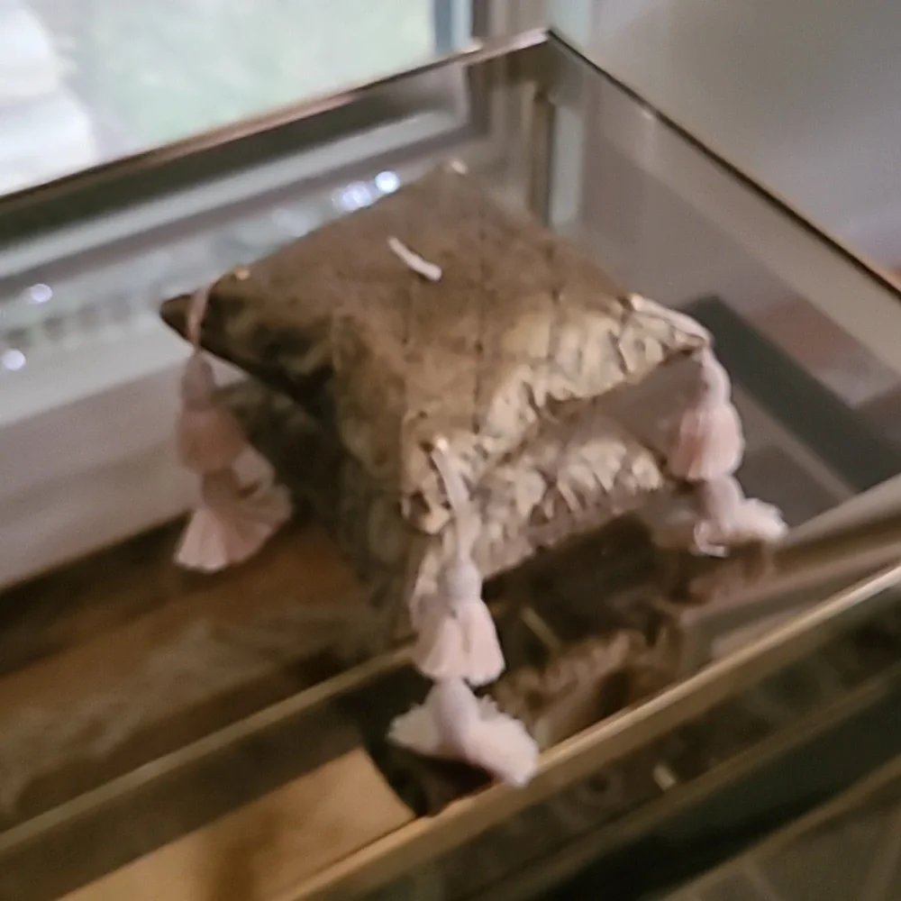 Pillow shape candle - Picture 3 of 3